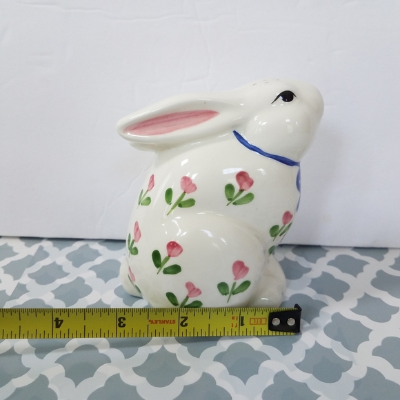 Bunny Rabbit Salt & Pepper Shaker - Picture 2 of 8